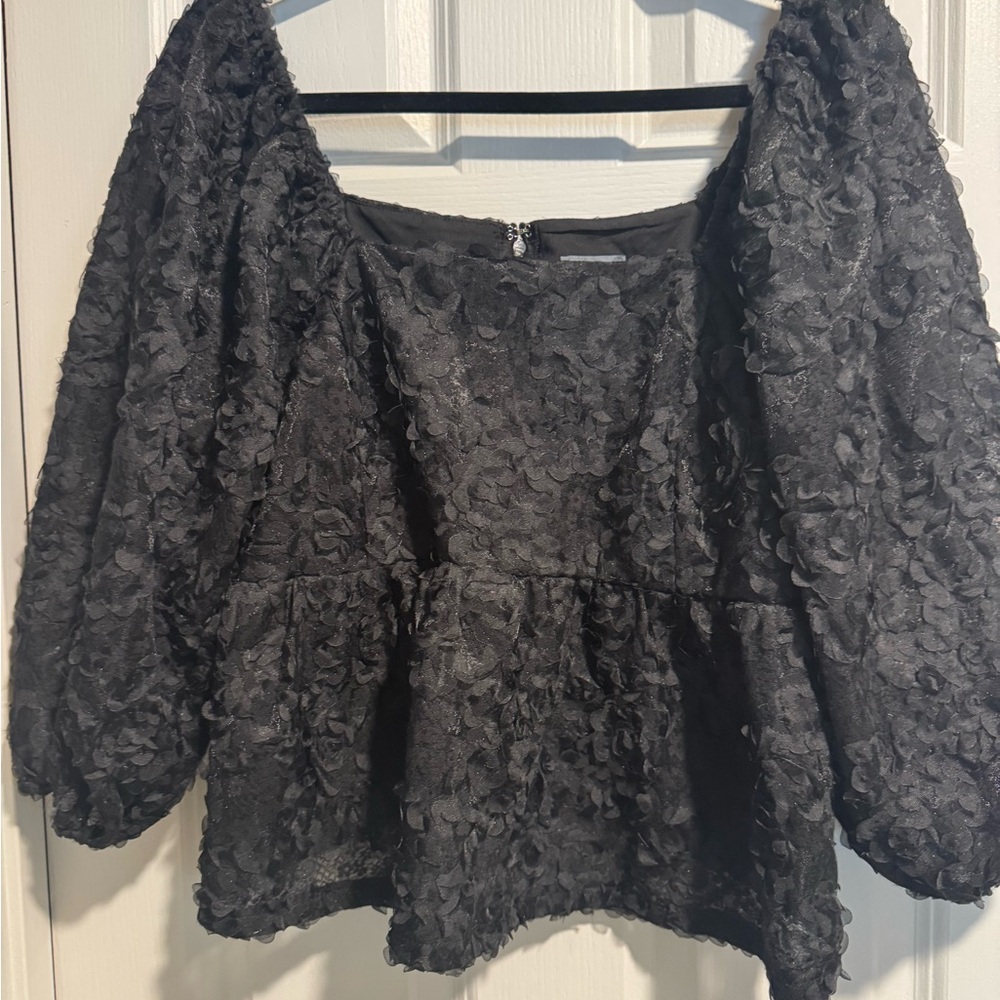 ARULA Black Floral-Applique Puff Sleeve Blouse